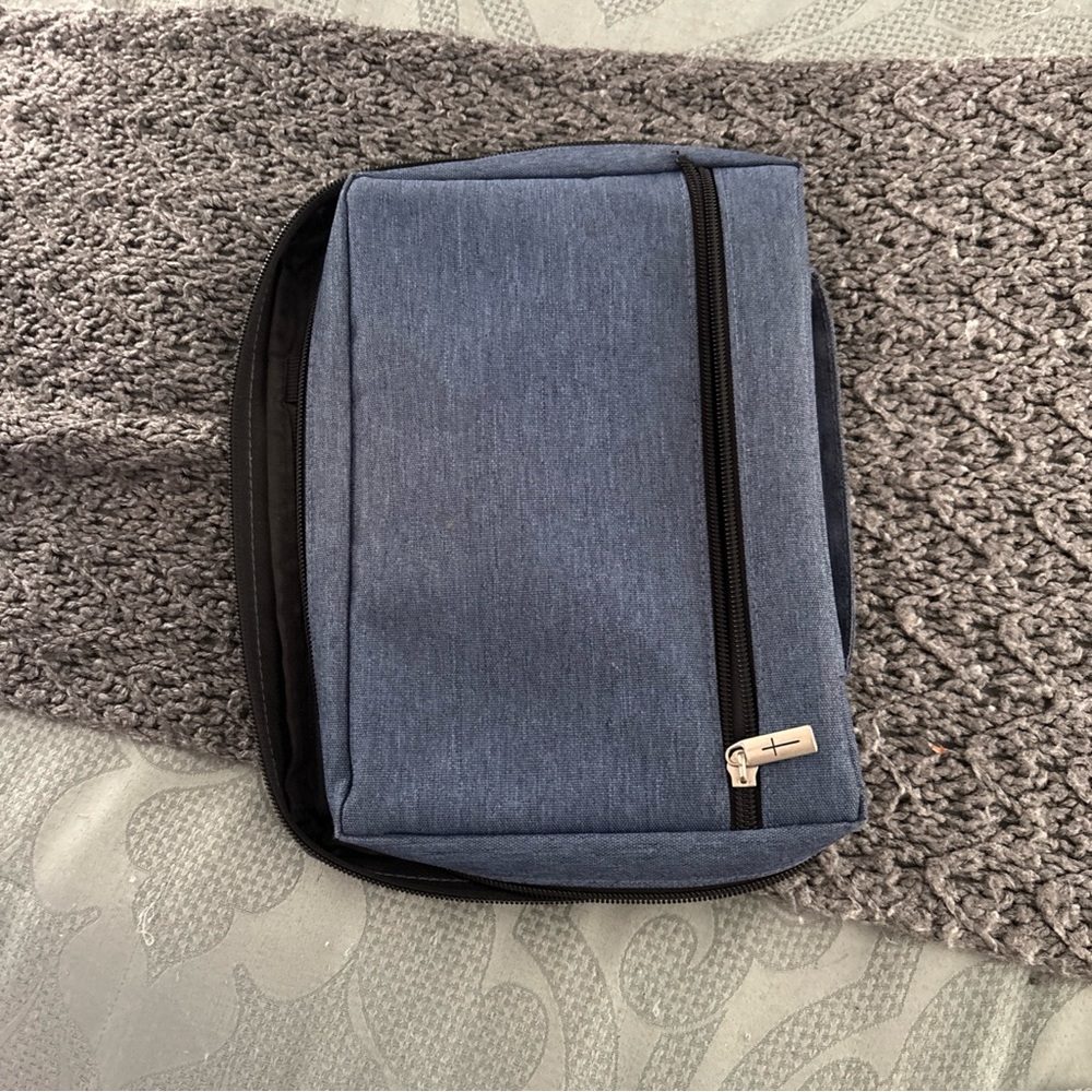 Source Unknown Blue Bible Cover Bag with Inspirational Quote - Picture 4 of 7